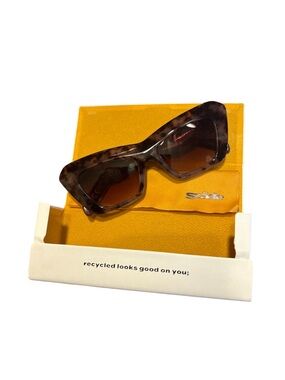 Saie Unisex Tortoiseshell Cat-Eye Sunglasses - Brown Gradient Lenses